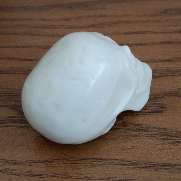 Skull Glow in The Dark Maracka Hand Shaker Music Maker - Picture 3 of 17